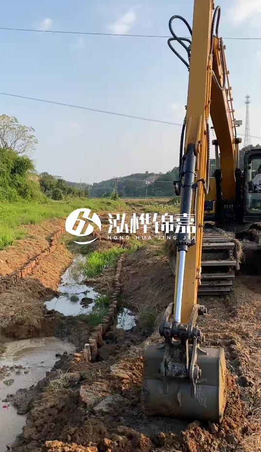 青島河道清淤專業(yè)施工-水挖機(jī)清淤適合哪些河道狀況？