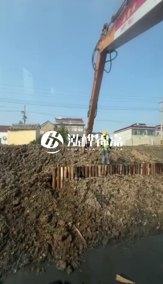 南陽挖機(jī)打木樁專業(yè)施工-打防汛木樁時選用多粗的木樁為宜？