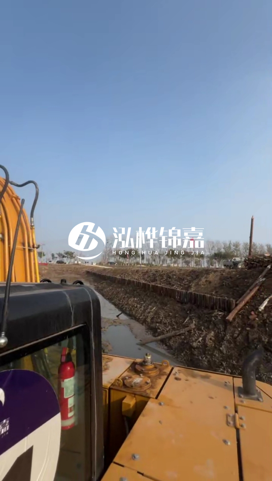三門峽挖機(jī)打木樁專業(yè)施工-松木樁打樁木價格含運(yùn)輸成本嗎？