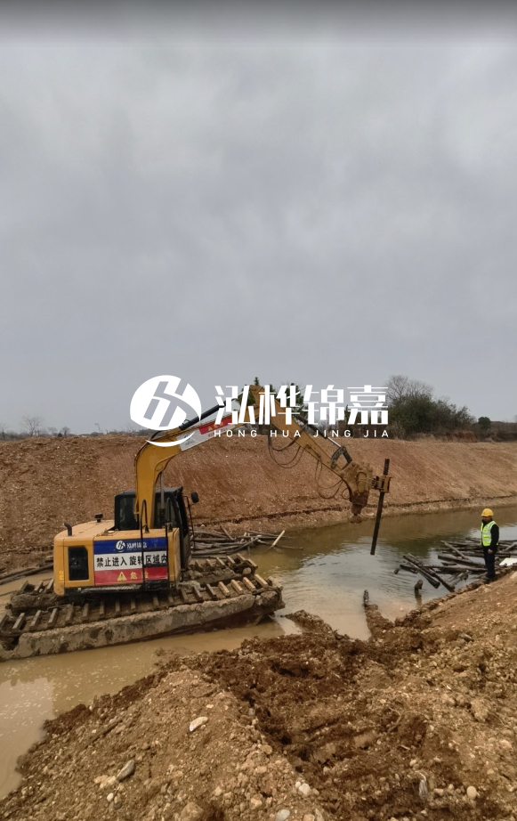 河道護坡木樁密布規(guī)范要求-河道護坡木樁多少米一根樁？