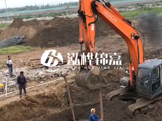 松木樁批發(fā)廠家泓樺錦嘉 - 生態(tài)河道木樁施工需要注意什么？